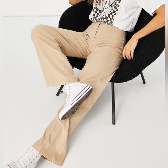 Bershka wide leg slouchy dad tailored pants in camel - Picture 2 of 3